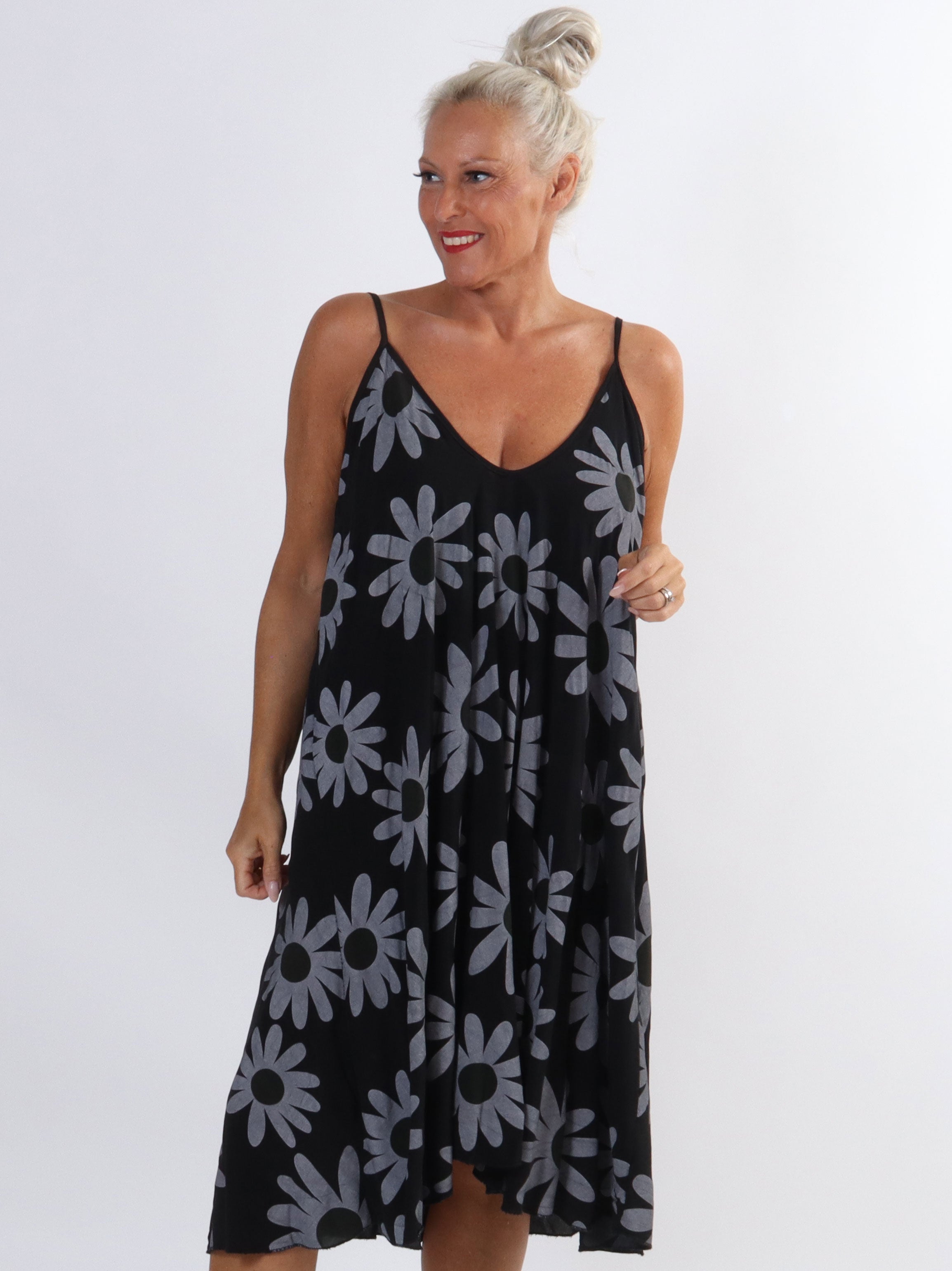 Maddie Sunflower - Sød plus size stropkjole med blomstermotiver